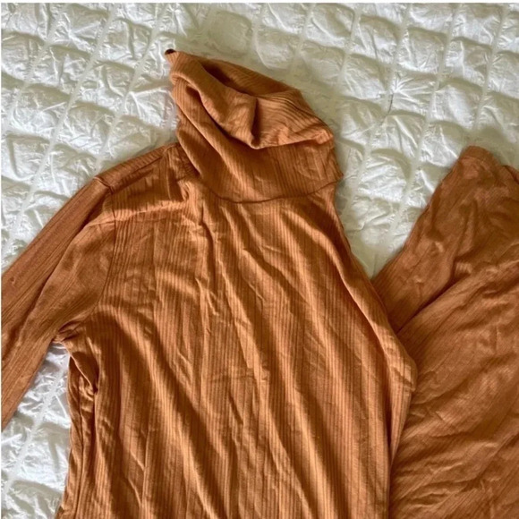 Lovers + Friends Trisha ribbed nude one sleeve midi dress - Picture 5 of 8